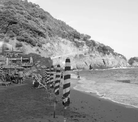 Cavour, Nearby Cinqueterre لا سبيتسْيا